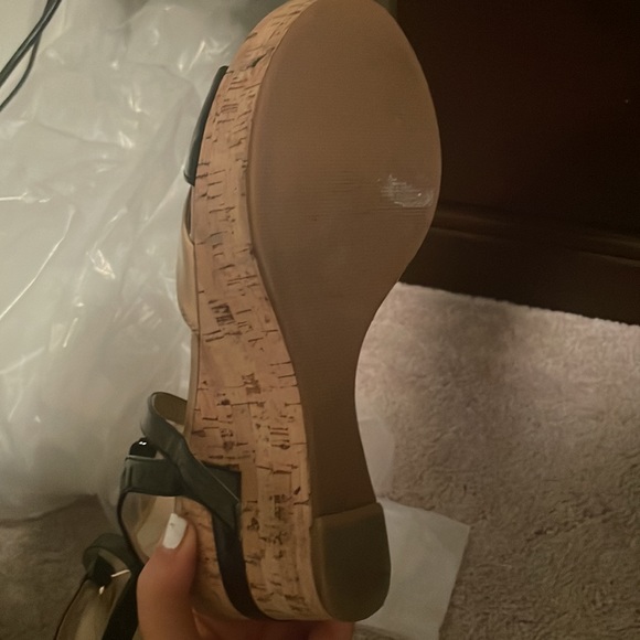 Guess black and cream platform sandals - Picture 4 of 5